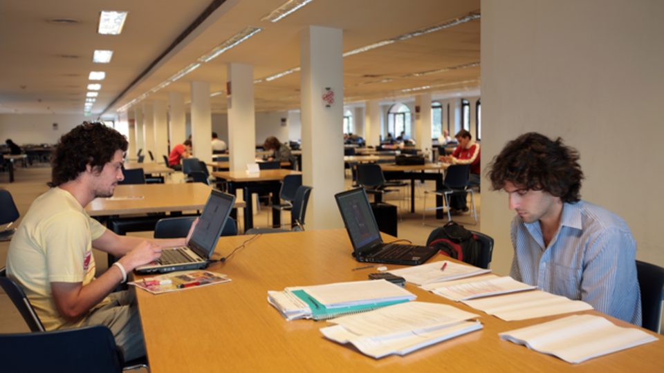 Carrera de Bibliotecología (A distancia)